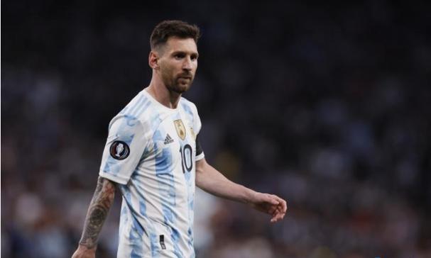 西记者:亚马尔没对卡瓦哈尔说在通道等